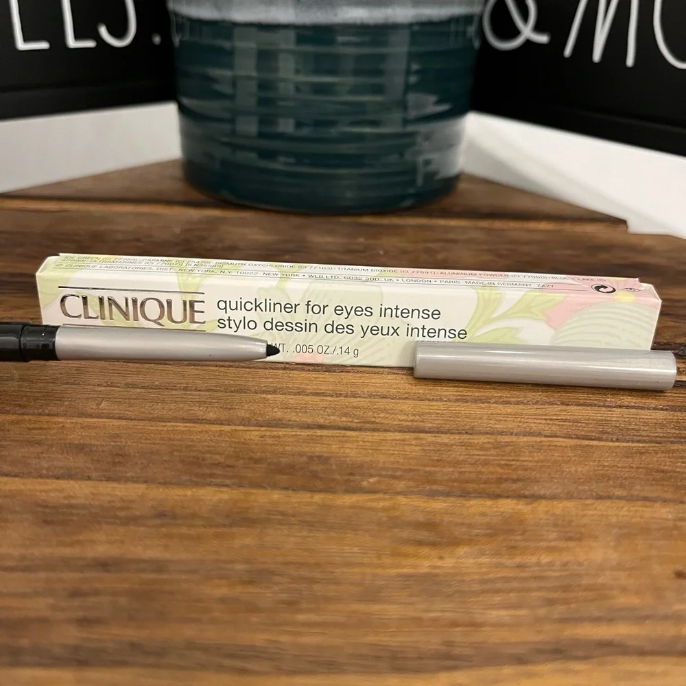 NIB Clinique quick liner for eyes “Intense Ebony”